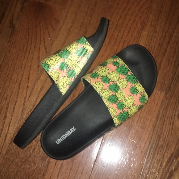 UnionBay Sandals - Picture 3 of 3